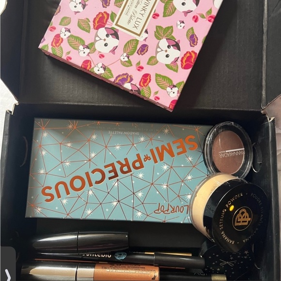 Mystery Box of Beauty/Pamper Yourself Items - Picture 5 of 7